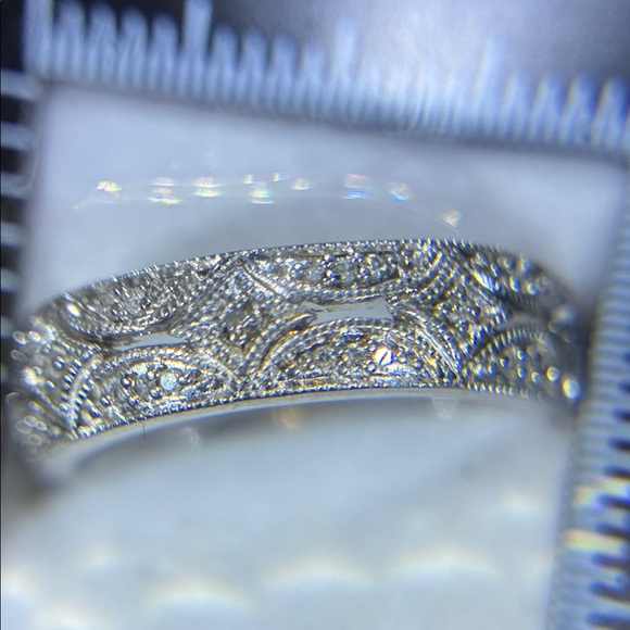 Elegant .925 Silver Ring/Band with Diamonds - Picture 3 of 8